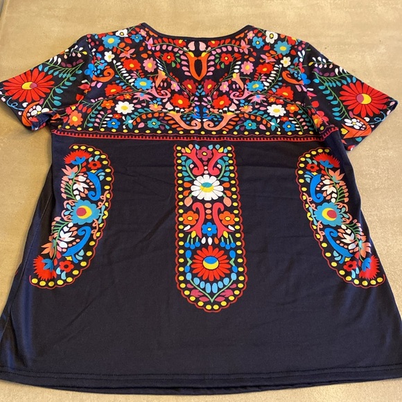 Mexican inspired, print top with V neck - Picture 4 of 4